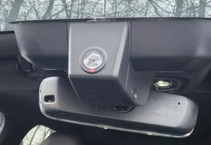 Штатный видеорегистратор RedPower DVR-GL4-G для Geely Monjaro 2022+ (не подходит на SE)